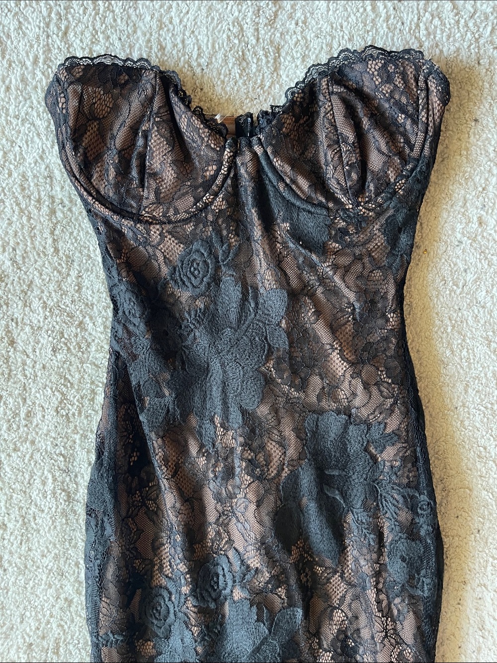 House of CB Black Strapless Lace Mermaid Gown - Picture 7 of 12